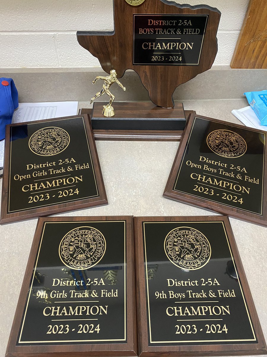 Freshman Girls/Boys champions 🏆🏆 Open Girls/Boys champions 🏆🏆 Varsity Girls 2️⃣ Varsity Boys champions 🏆 A tremendous season capped off by district titles on 5/6 divisions. Kuddos to all our athletes and their efforts! @BelAirHigh @YISDAthletics1 @EPRunning @Fchavezeptimes