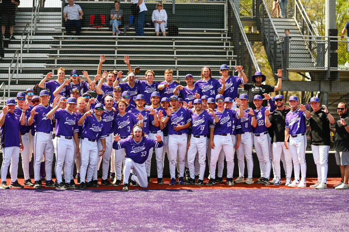 Biggggg Bear Claws Up! ⚾️ #BearClawsUp x #FightFinishFaith