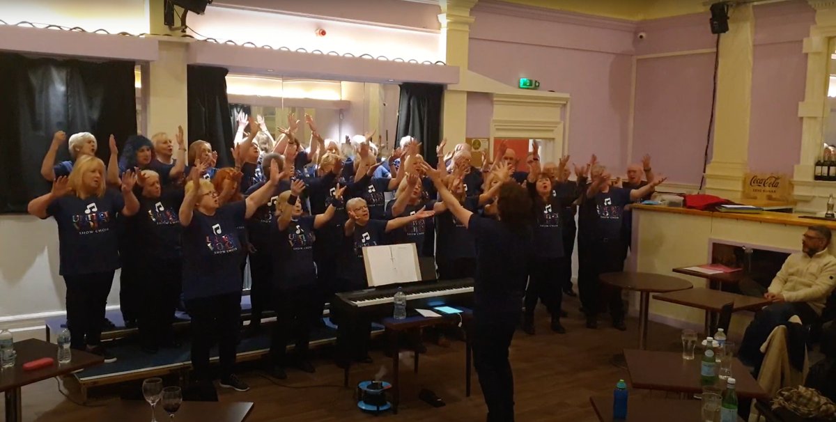 UVShowChoir's tweet photo. A fantastic evening with The Wayfarers Chorus in Southport - seeing them doing it their way, sharing our way and then having a go at their way. Brilliant fun! 😃
Looking forward to returning the favour and having the guys at our place soon! 🎶🎵 https://t.co/umj314peil