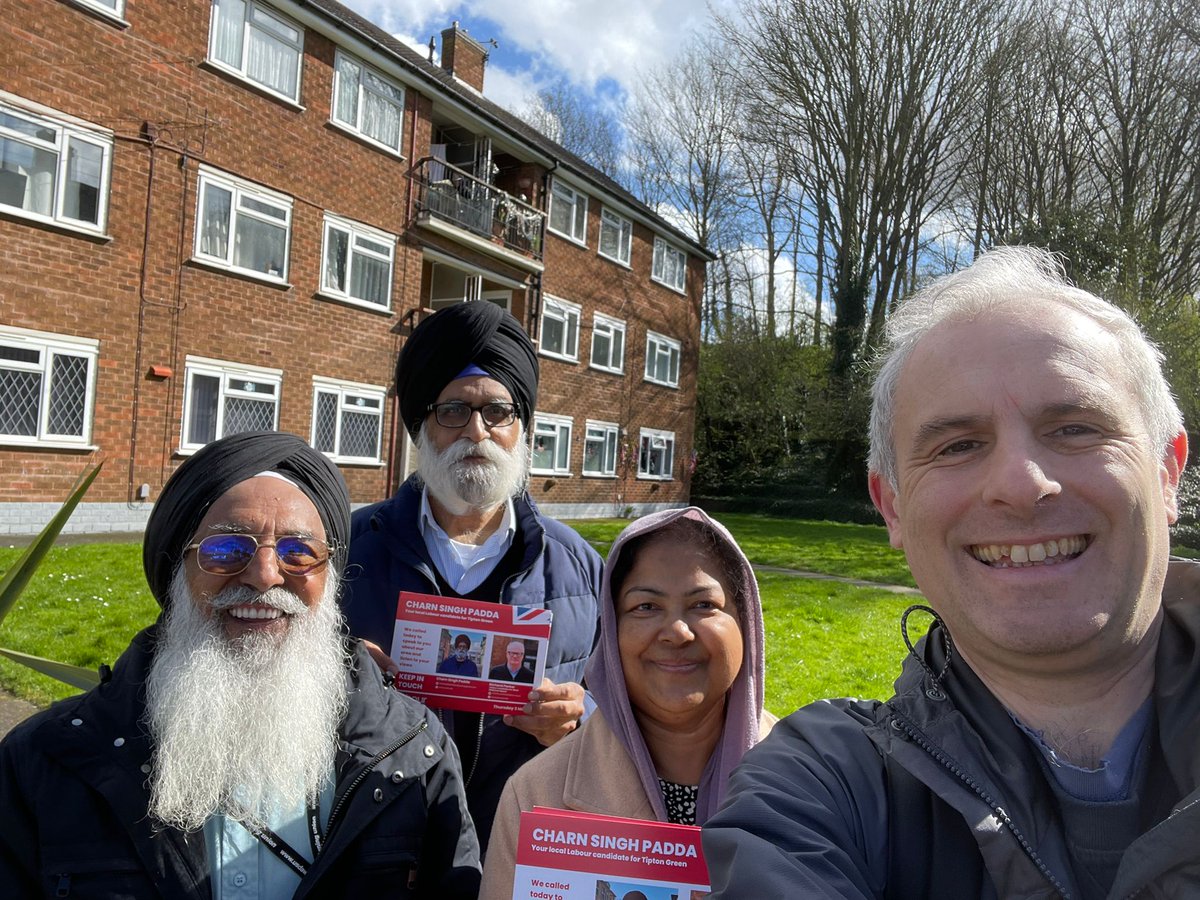 Today door knocking session in Tipton Green. We had very positive response from the residents and collected some issues to raise with Council to progress. Thanks to Andrew Hammond, Cllr Syeda Khatun & @DayasinghNagi1 

 @cllrKblackheath @SandwellLabour @UKLabour @labourdoorstep_
