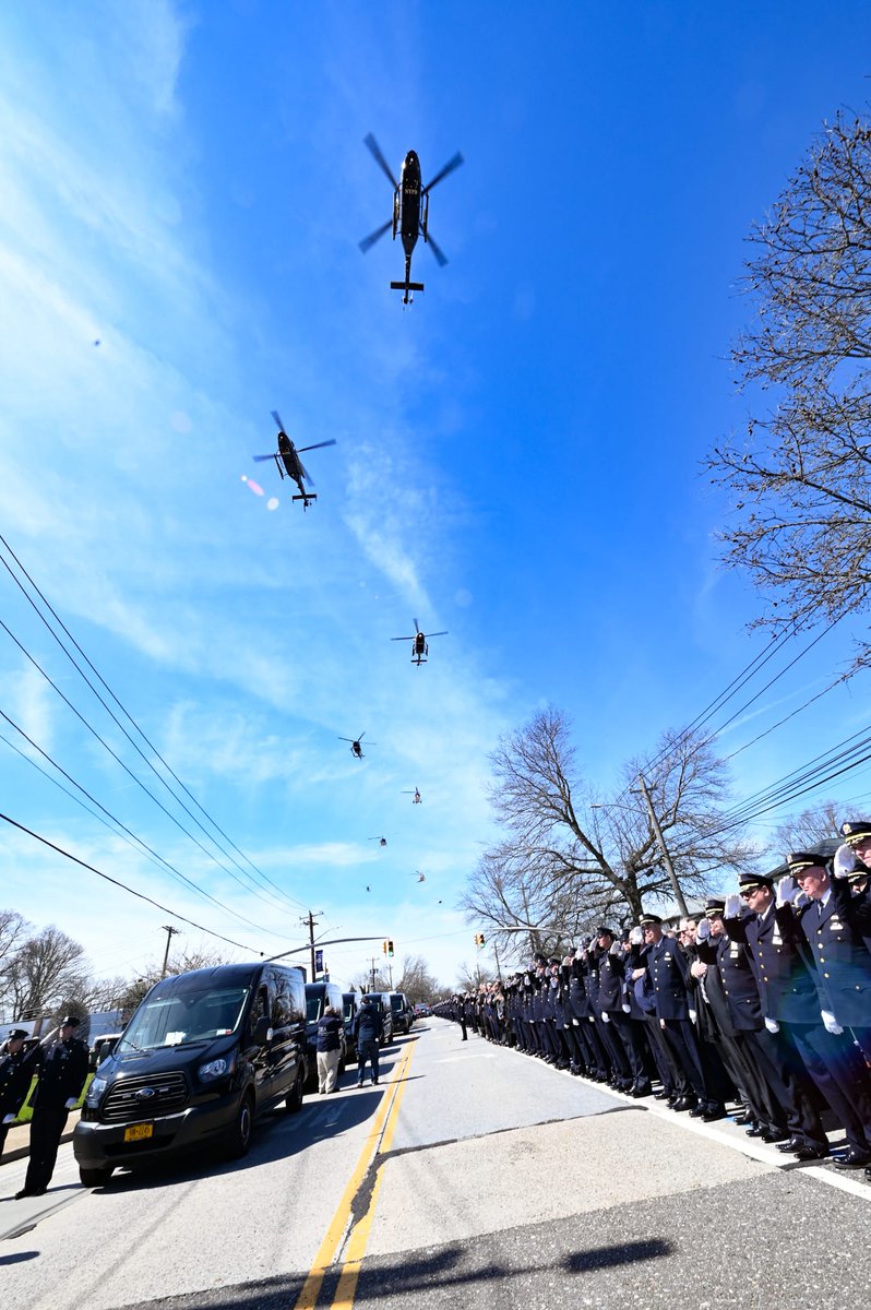 Today, we joined together to mourn and say our final goodbyes to Detective Jonathan Diller, a true hero who made the ultimate sacrifice in service to his city. His bravery and dedication to keeping his community safe will never be forgotten. #FidelisAsMortem