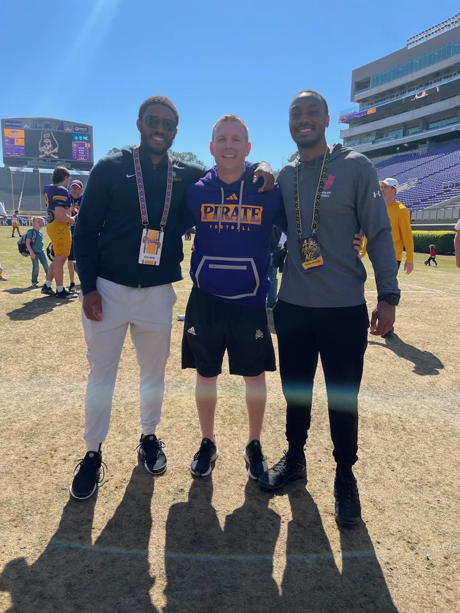 Always great to see my guys ⁦<a href="/CoachDrew__/">Nick Drew</a>⁩ and ⁦<a href="/_gwaters/">Giddel Waters</a>⁩  🏴‍☠️🏴‍☠️🏴‍☠️