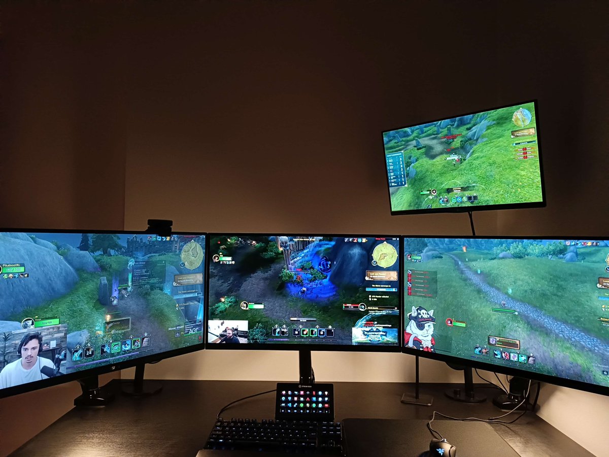 sirapfelstrudel's tweet image. watching the final match #Plunderstorm