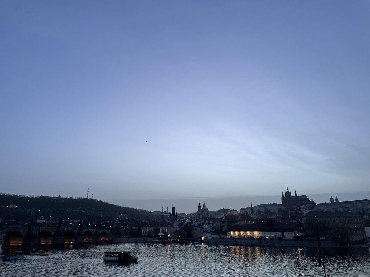 For my last night. I decided to watch the sunset 🌅 over the river and skyline from Letná park. Unfortunately half of #Prague had the same idea, so walked along the riverbank instead