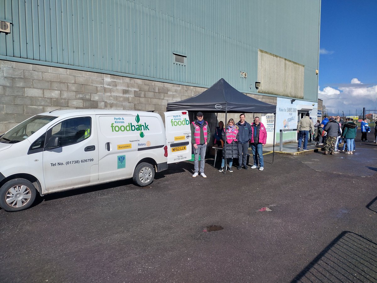 A huge thanks to all who donated pre the @StJohnstone v @DundeeFC match. With your help, we collected 25 crates full of food & toiletries for @KinrossPerth Foodbank, & £114 for @Saints_Trust Football fans coming together to support the #Community #WeAreMoreThanFootball 👏👏👏