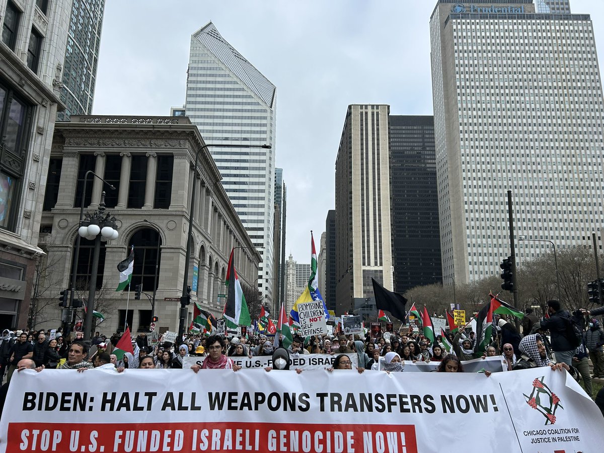 @sjpchi @CAARPRNow @frso_chicago @ArabAmCC @GKMC18 @AFSCpeace @BLMChi @AntiwarMN @sdsatuic @MarchOnTheDNC @AntiWarChicago @Anakbayan_Chi @Africa4Pal @AMPalestine @NAARPR We have shut down Michigan Avenue going south yet AGAIN! Shame on the United States government for funding the genocide in Gaza with OUR tax dollars! We will not stop protesting until the end of the genocide and until the liberation of Palestine! #GazaGenocide