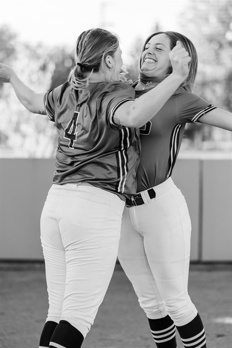 JCJets_Softball's tweet photo. How we feel about extra inning wins!!

After losing a tough Game 1 4-6 to Glen Oaks, the Jets battled back from a 6-0 deficit in the 6th inning to win 8-7 in 8 innings!

#jetball #wheelsup https://t.co/nvjmndHpyS