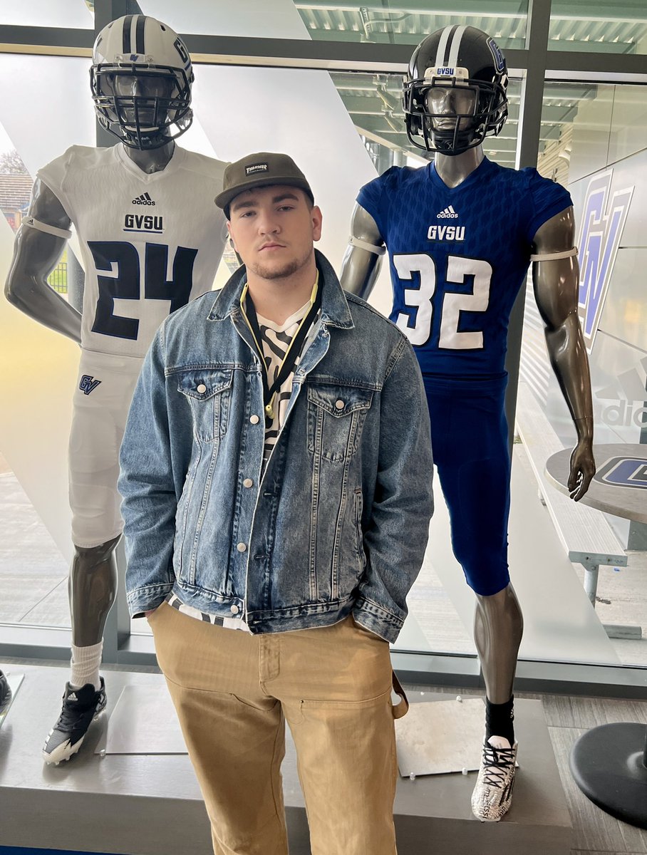 Thank you to @CoachZeekGVSU @CoachRumz58 @CoachWooster both myself and @Deshawneeeeig really enjoyed everything today. Ridiculously great facilities and I really appreciated the clear cut honesty. Hopefully we will be back after the spring visit /camp season. #Anchorsup