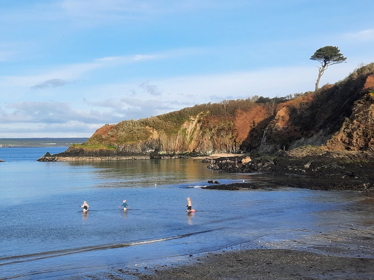 Cwm-yr-Eglwys ealier today. #westisbest #newportpembs