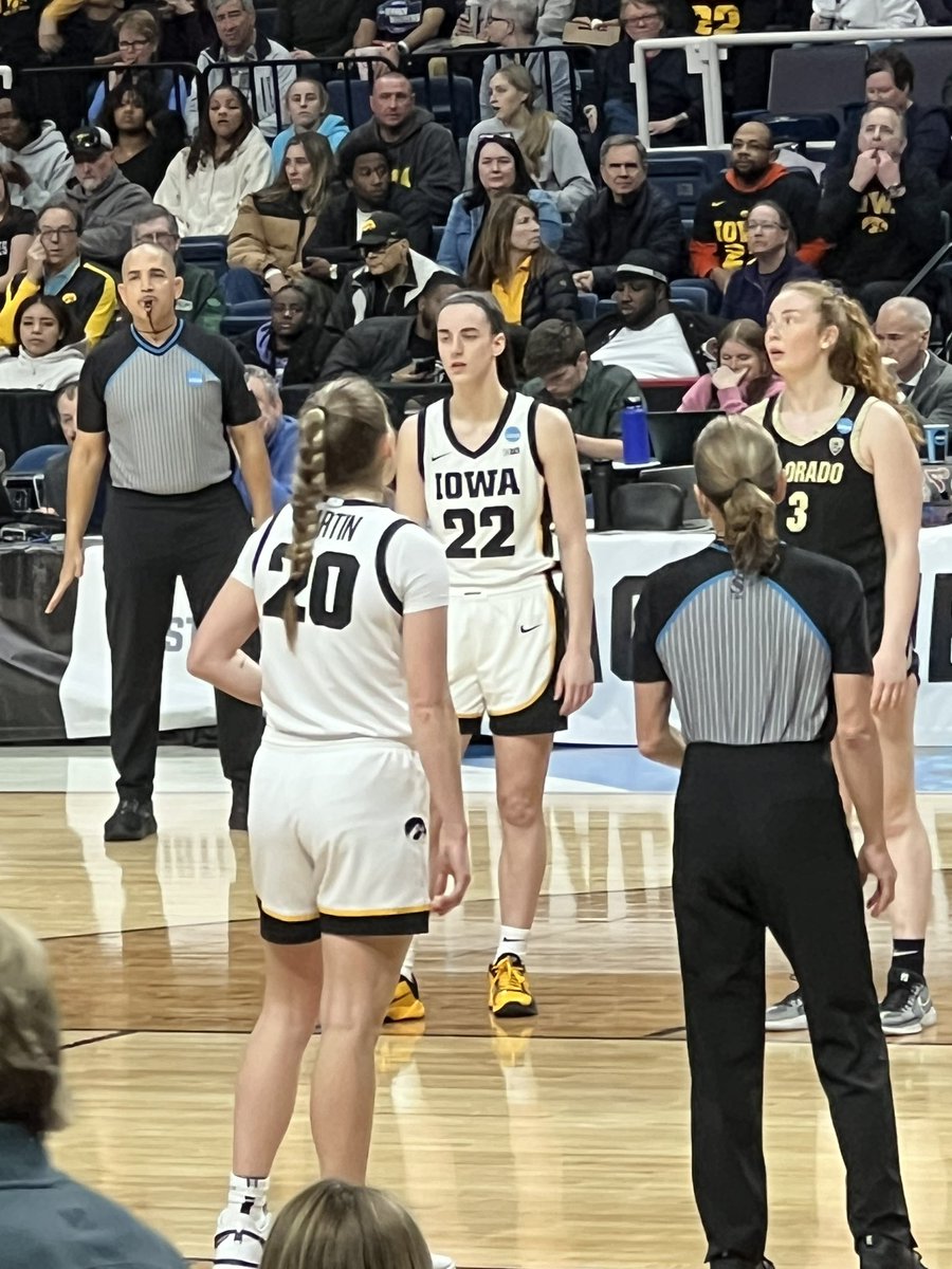 Let’s go Hawks‼️ #SweetSixteen #NCAAWBB #MarchMadness