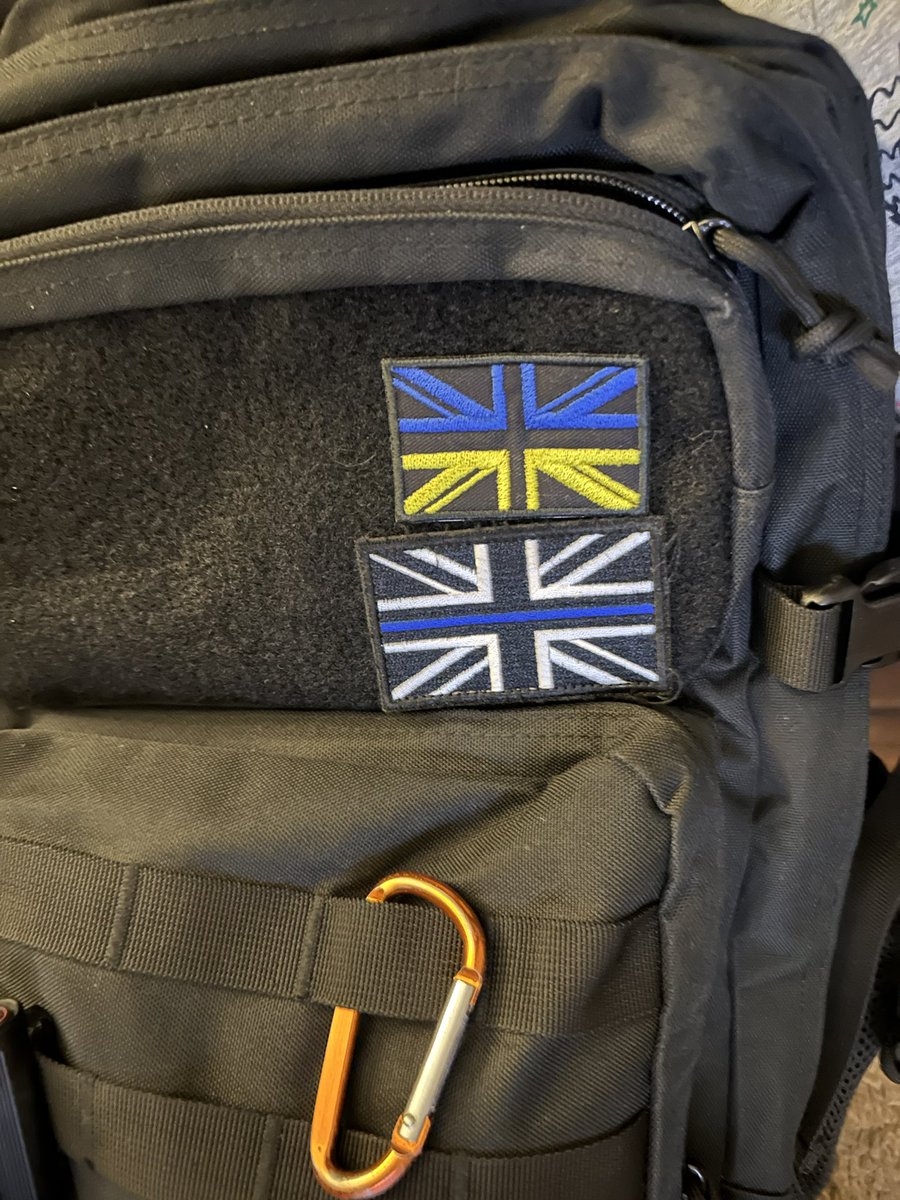 dontforgetchaos's tweet photo. Finally got some Velcro to get my Ukraine/UK training patch on my kit bag along with the #ThinBlueLine 

#SlavaUkraine 🇺🇦 https://t.co/2rA1RUslyi