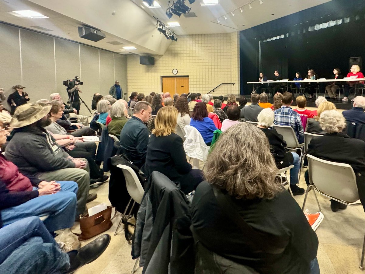 .@MIAttyGen @dananessel spoke on a panel hosted by Rep. @KellyBreenMI in Novi, sharing information & answering questions about the new slate of gun safety laws which went into effect this spring. With the proper tools and knowledge, we can keep Michigan residents safe.