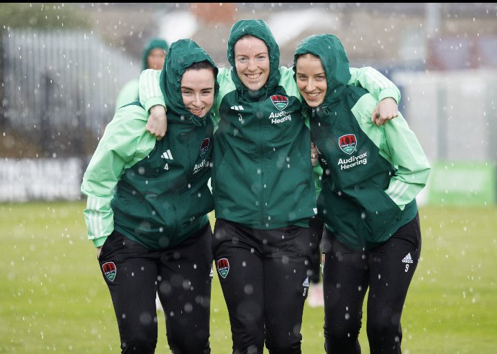 Things we love to see 3 x Alumni ☠️⚽️🎓 Cork City besties 😀