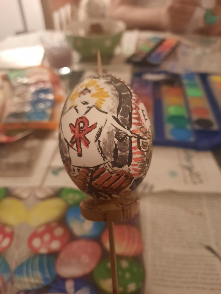 Eier bemalen mit der Familie für den Osterstrauch. Der Brauch ist bei uns am Karsamstag feste Tradition. #Ostern