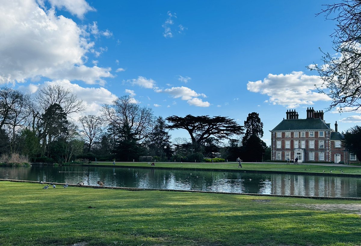 JulieRyanEvents's tweet photo. Easter Saturday jaunt to @Forty_Hall https://t.co/YrWgfxCryF