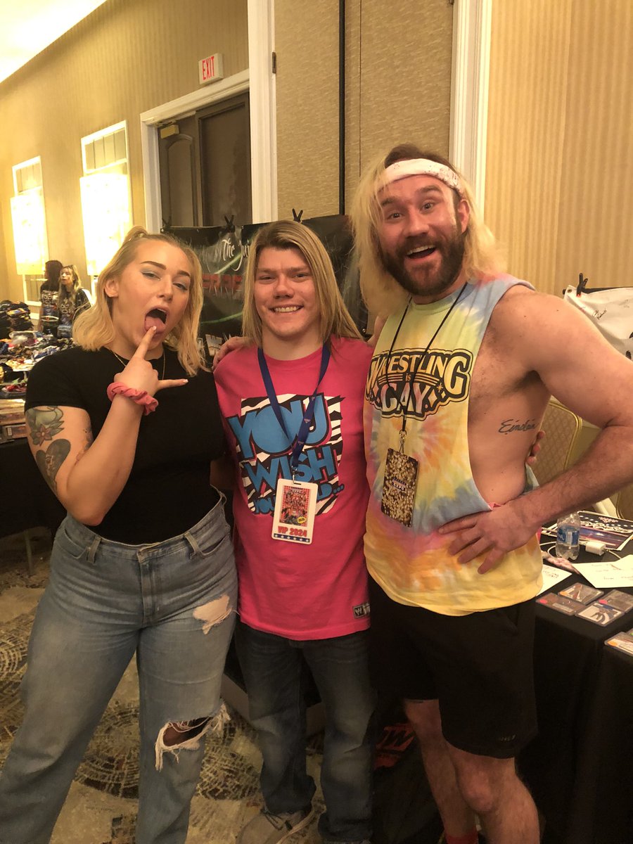 JamieAllenM's tweet photo. It was great meeting @EFFYlives and @AllieKATCH at @SquarCircleExpo ❤️ https://t.co/67dAYMwoW5