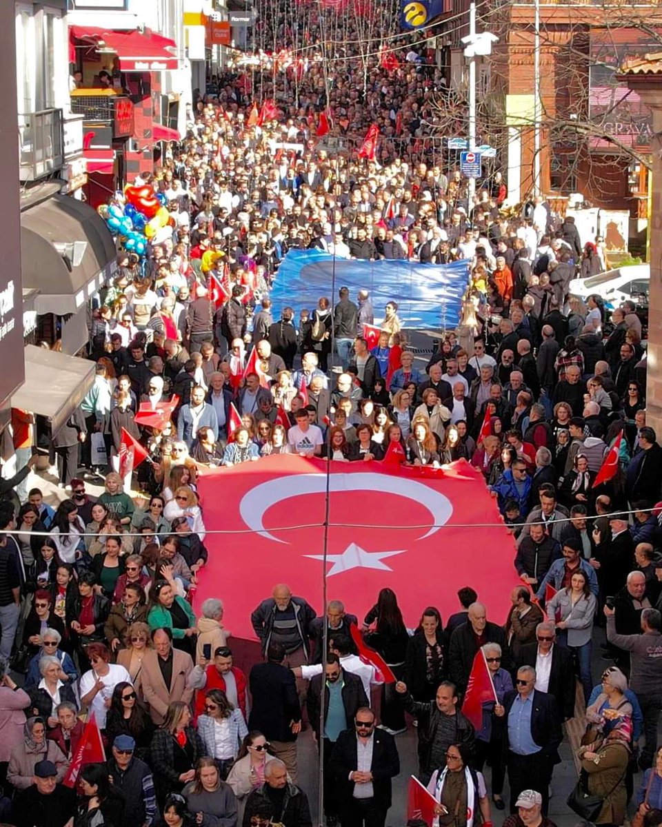 Geliyoruz zincirleri kıra kıra Adaleti adım kura kura 🇹🇷
#AKPyeOYvermeyin 
#HesapGünü31Mart 
#HesapVaktiAKP