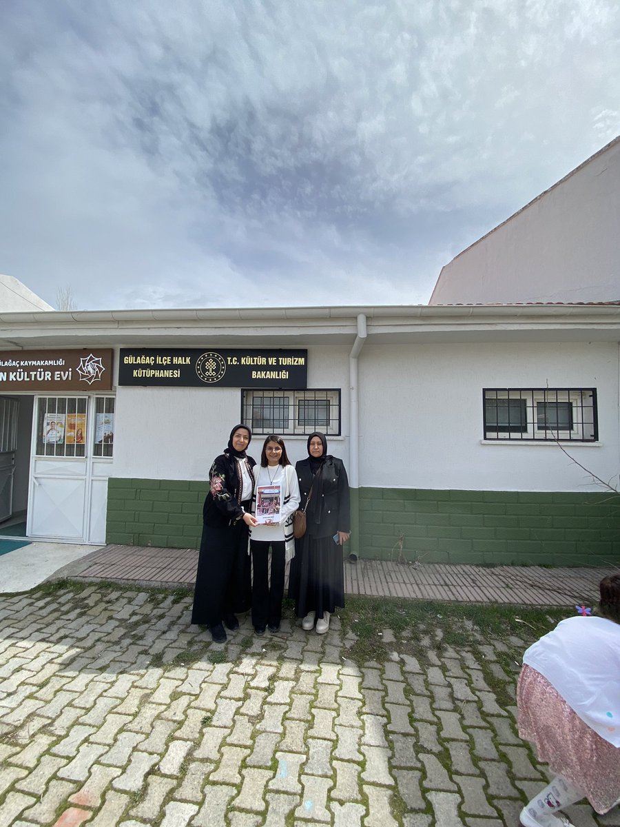 Duyguların Önemi adlı kitabın yazarları 1/A Sınıfı ile  60. Kütüphane Haftasında Buluşma Günü Etkinliği düzenlenmiştir. Kitabın oluşturulmasında emeği geçen herkese kütüphanemiz adına teşekkür ediyoruz.
Kitabı okumak isteyen herkesi kütüphanemize bekliyoruz.
#kütüphanehaftası2024