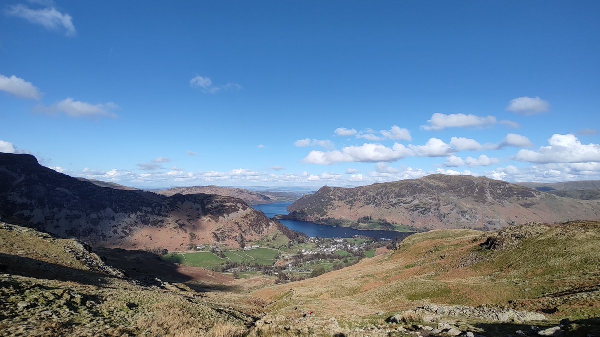 First day feeling well again after a week-long bug, so decided to head to the #LakeDistrict for a big day on #Helvellyn. Perfect day for it, and lots of folk out enjoying it. Definitely feeling it now though...
#StridingEdge #SwirralEdge #Snow #RedTarn #Cumbria