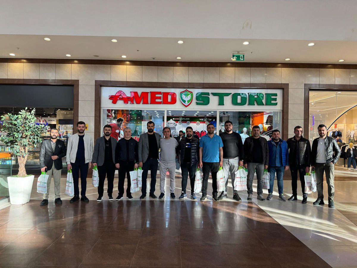 Odamız Yönetim Kurulu Üyeleri, Meclis Üyeleri, TOBB Genç Girişimciler Kurulu, Yüksek İstişare ve İş Konseyi Üyeleri ‘’Amedspor’a destek Amed Store’den Geçer!’’ sloganıyla başlatılan kampanya kapsamında Amed Store’yi ziyaret ederek destek oldu.