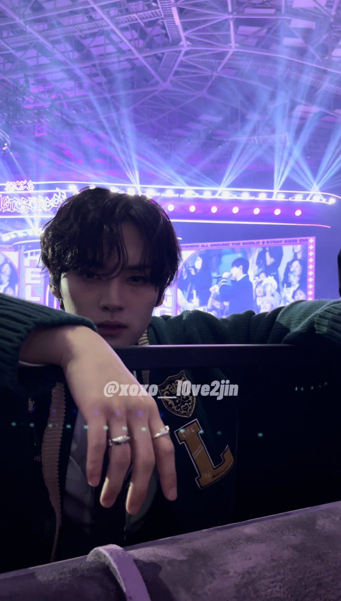 OH TO SEE LEEKNOW UP THIS CLOSE...