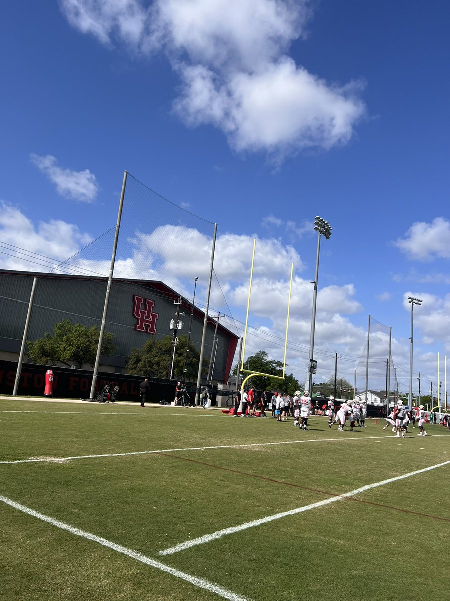 Great morning at @UHCougarFB with @Deucethegreat4 and @cwthree1! Always good to see one of the best in the biz @Coach_Barbay Houston is in good hands!