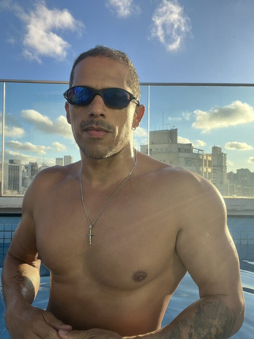 Watch Johnny Louis's leaked NSFW photo on TwXstars