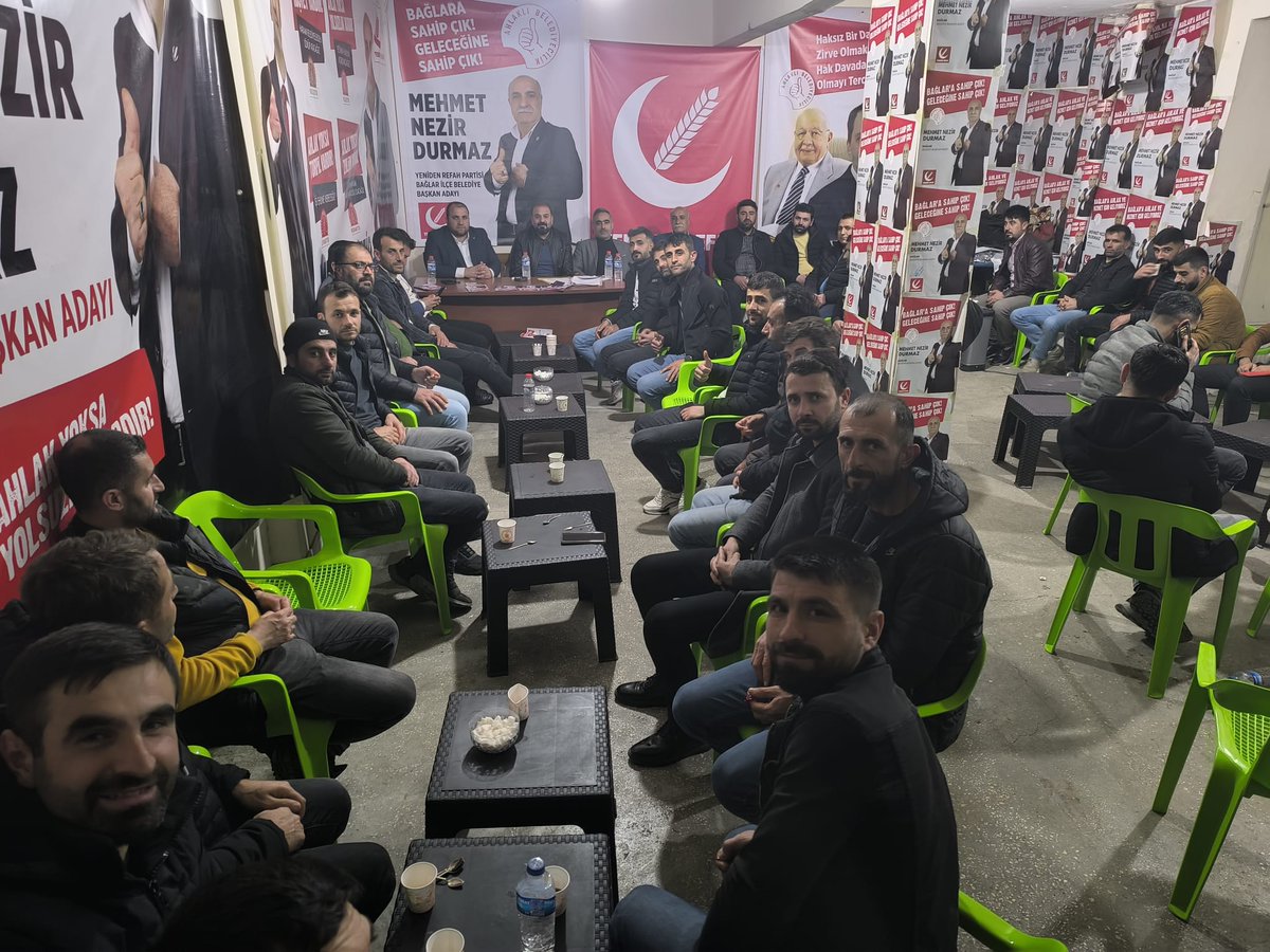 📍Bağlar Seçim İrtibat Bürosu

🕙 22.15

Çalışmalarımızı nihayete erdirdik. Bugüne kadar bizimle olan, bize destek veren, çayımızı içen herkese teşekkür ederiz. Allah razı olsun efendim. Bağlar için artık karar milletimizin, takdir Rabbimizin.
Hayırlı olan olsun inşallah...