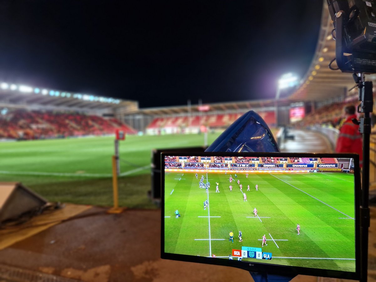 Scarlets fans, while watching their team struggling against Glasgow, break out into a full-throated rendition of Fields of Athenry