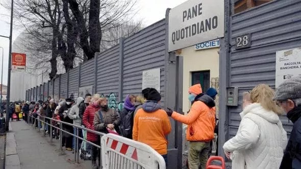 Sempre più poveri in fila per il cibo: mensa aperta in via straordinaria anche a Pasqua
Mentre questo governo mistifica la realtà,la povera gente aumenta.
#figlidiunDiominore
#Maiadx
#finiráiltempodegliallori
#nonpuòpioverepersempre
💫