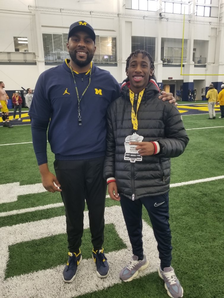 RondreAustion22's tweet photo. Great day at @UMichFootball today, great environment. #FastestInTheState @opfootball_ @247Sports @alex_pallone @UMichTrack @UANextFootball @Coach_SMoore @on3 @Sportsinthed_ @beon_wr @19Bellamy @MIexposure @AllenTrieu @TheD_Zone @PrepRedzone @CoachLMorgan https://t.co/X3fXih5Dap