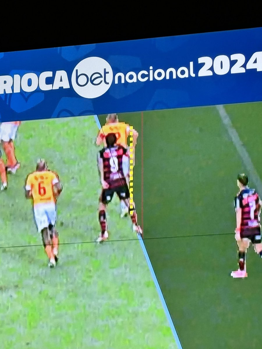 JlioPinheiro4's tweet image. Isso só é gol anulado no VAR do Brasil.
O VAR de nenhum lugar no mundo anularia esse gol.