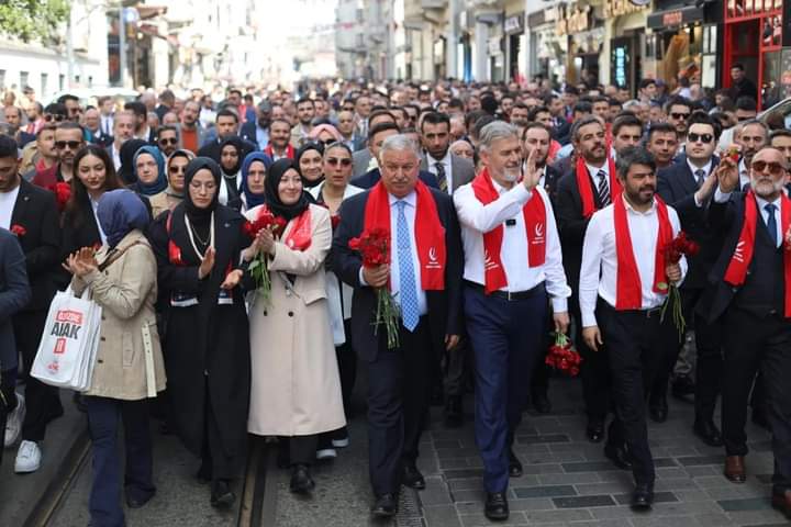 Bugünkü İstanbul, Taksim'de gerçekleştirdiğimiz  sevgi yürüyüşünden enstantaneler