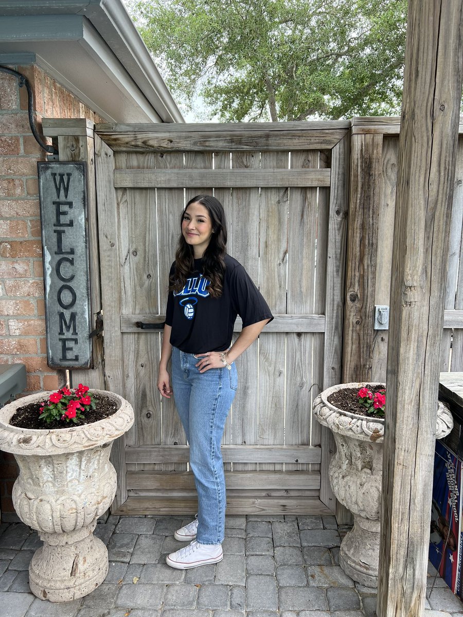 It’s a family thing…😉 So happy that Olivia Anguiano from Mary Carroll HS &amp; Storm Performance VBC will be joining her older sister Julia as an OLLU Saint Volleyball Student Athlete!!!