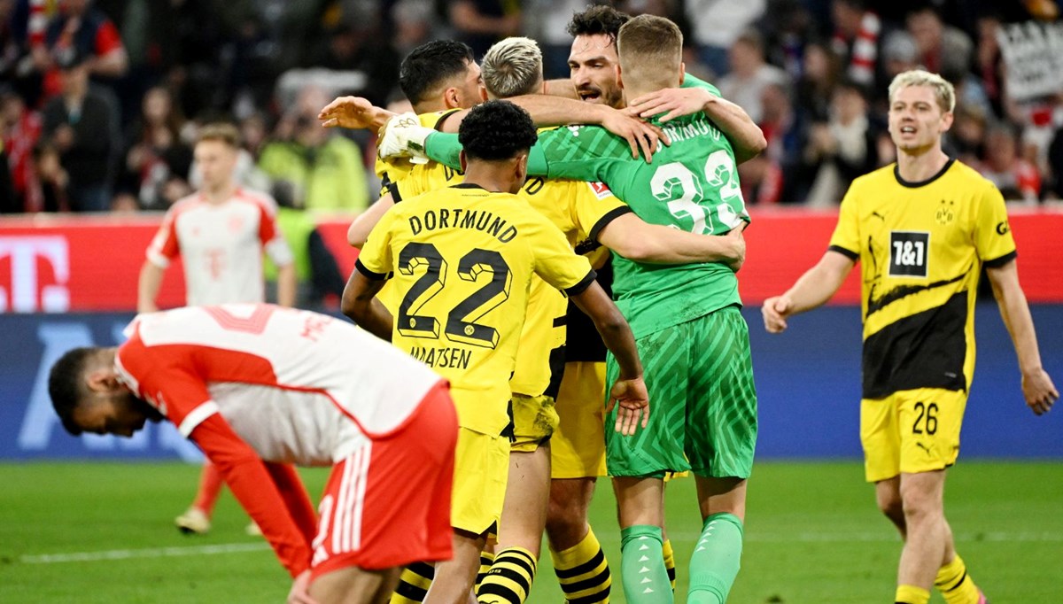 Bundesliga'da Bayern Münih, Borussia Dortmund'a 2-0 yenildi. #DerKlassiker #Bundesliga #DortmundGalibiyeti