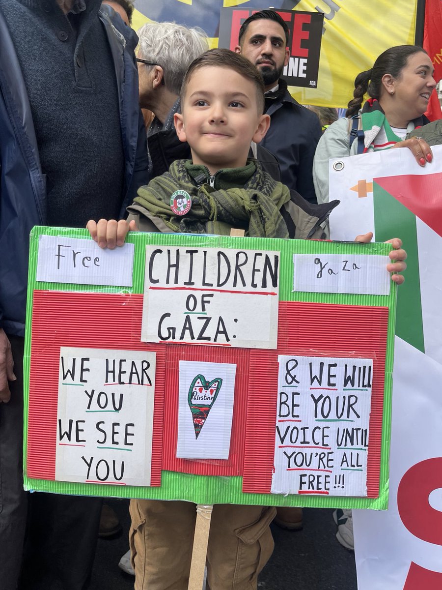 Muqadaam's tweet image. We will be your voice until you’re all free 🇵🇸

Retweet if you agree with this boy .