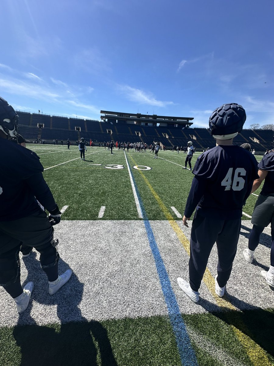 Had a great time at @yalefootball today it was great seeing campus and watching practice thank you to @CoachJanecek and @CoachRenoYale it was great meeting you guys today! @NorthCro_FB @therealraygates @CoachEReinhart @Rnapoles47