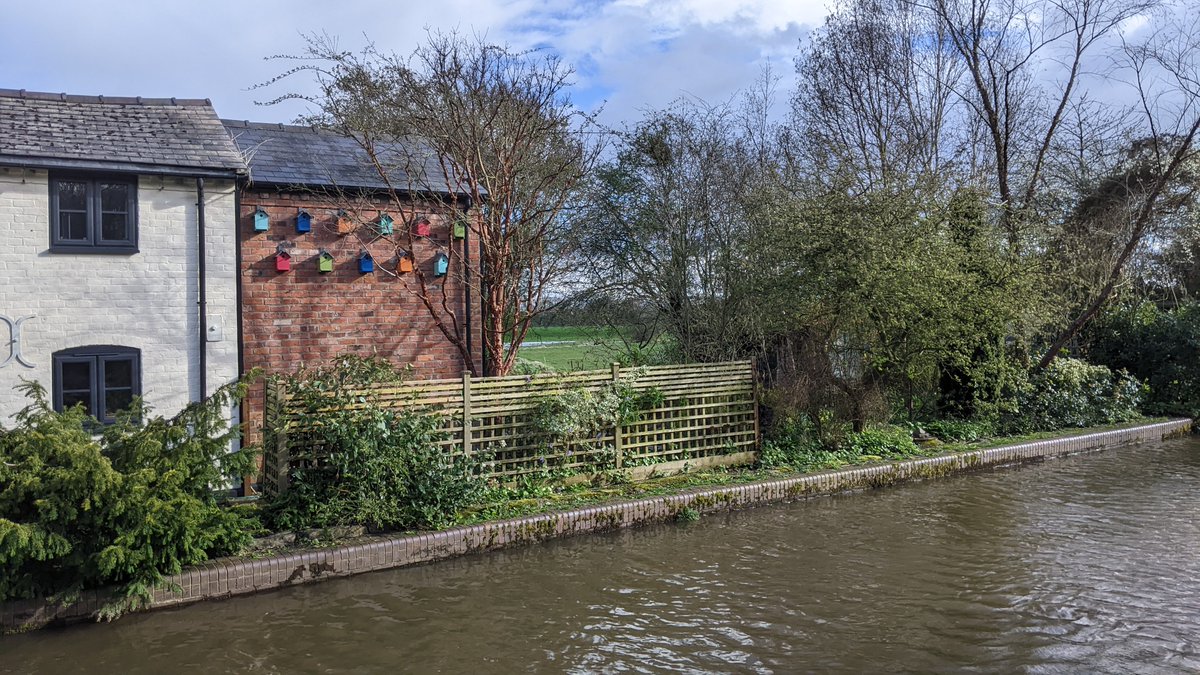 We like to think this canal-side house in #Shropshire is owned by a House Sparrow enthusiast. Perhaps we should go back and post a #NestingNeighbours leaflet through the letterbox! It's a survey anyone can take part in, and it's easy to get started. bto.org/our-science/pr…