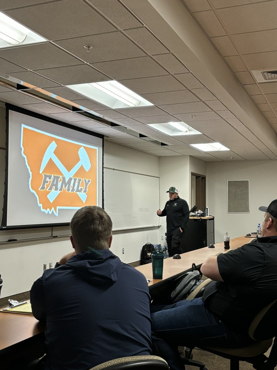 Our 2nd Annual Digger Football Coaches Clinic was a Huge Success this weekend! Huge thanks to our great speakers and to all the coaches that came to attend! Great weekend of talking Football and getting better!! #Family #DiggerCoachingClinic2024