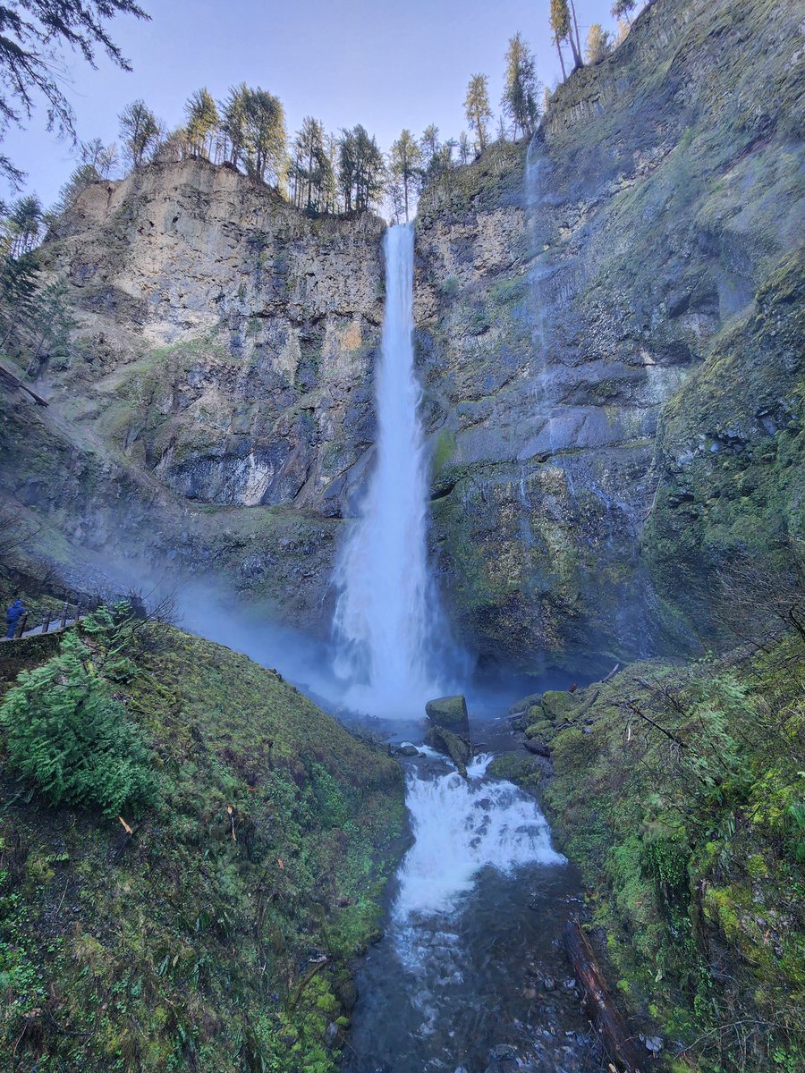 #NWMET2024 is over, but I took one last detour before heading home - visited and hiked the beautiful Multnomah Falls! So beautiful! #beautiful #hiking #MultnomahFalls #FinalDetour #NowHeadingHome