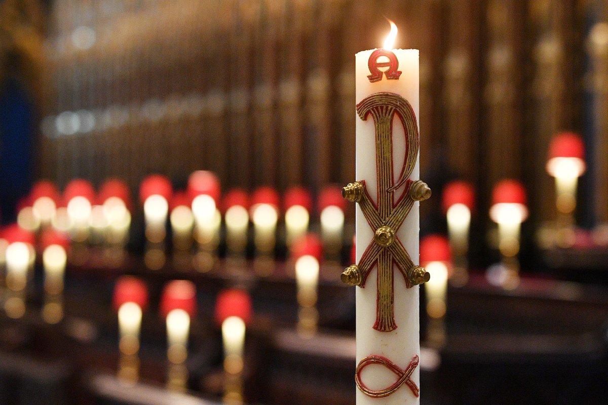 wabbey's tweet photo. The Paschal candle, representing the light of the risen Christ, has been blessed and is burning in Westminster Abbey this Holy Saturday.

#HolyWeek #EasterEve https://t.co/cCz4qTr0rg