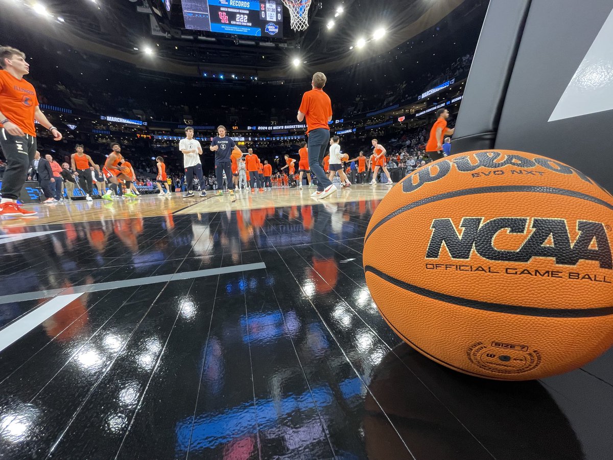 Warmup #ELITE8 #Illinois #UCONN