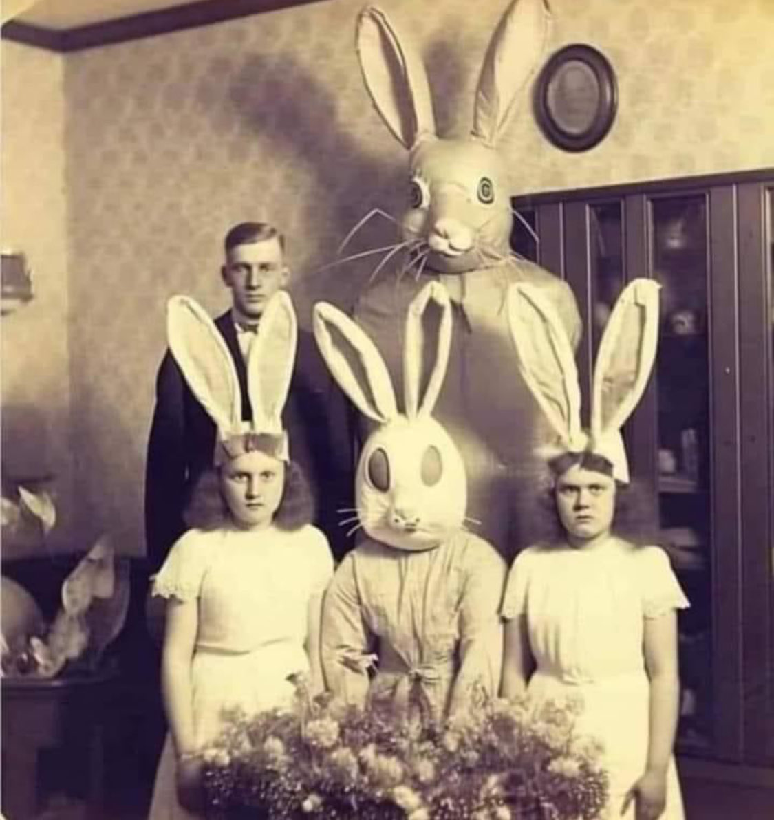 miffyjayne's tweet photo. Happy Easter Twits https://t.co/py5yQCI9ll