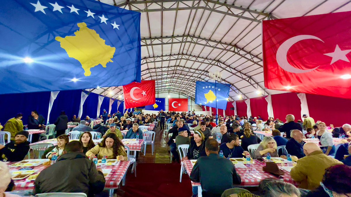 Türk şirketlerimizin desteğiyle Priştine’de kurulan iftar çadırı.

🇹🇷❤🇦🇱