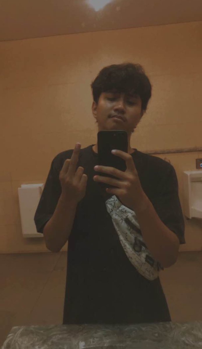 BouKings's tweet photo. Brondong michat 19tahun🫣 https://t.co/Ifw4Wm6hll