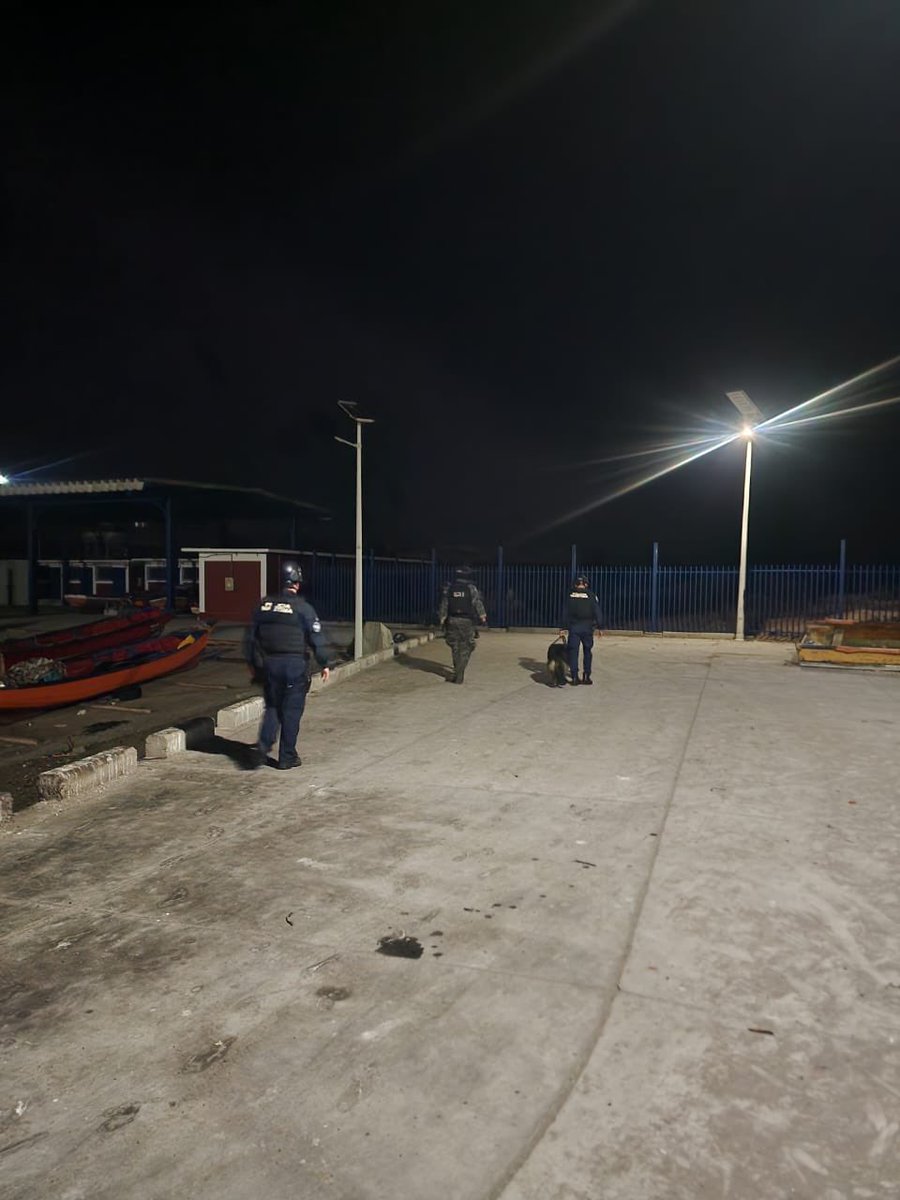 En el marco del Plan Caletas, la Capitanía de Puerto de #Patache junto con el Grupo de Respuesta Inmediata, efectuaron un patrullaje nocturno preventivo por el borde costero de la jurisdicción, que comprende desde playa 'Ñajo' hasta la desembocadura del río Loa. @Armada_Chile