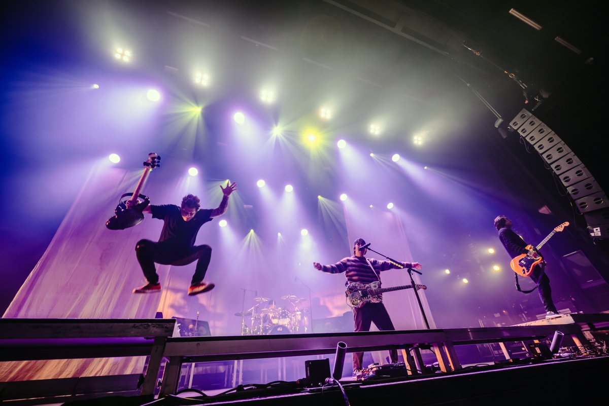 Post-hardcore band <a href="/piercetheveil/">Pierce The Veil</a>  bracht deze avond hun The Jaws of Life Tour naar 013 voor een uitverkochte show! 📷: <a href="/FemkeValksPhoto/">Femke</a>