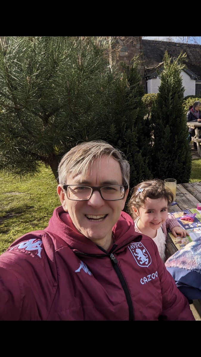 Sez0177's tweet photo. What a day to be alive. suns out 😎, day spent with my favourite people, #jazzfestival #nantwich #cestlavie 🥐, 🍺 & #AVFC 🦁 beat 🐺 #awesome #doublebusy https://t.co/ohTQNQH50U