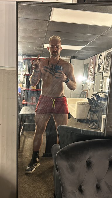 Watch Deco's leaked NSFW photo on TwXstars