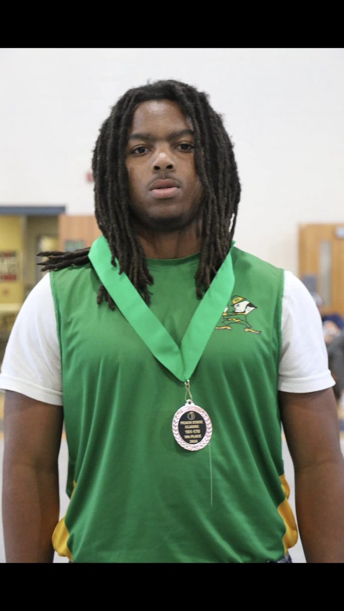 Had my 1st weightlifting competition today placed 9th in the 161-170 weight class 🔥